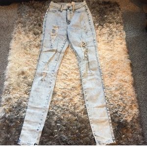 Acid wash trendy distressed 2L  jeans- High rise